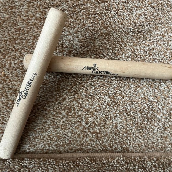 2 Musikgarten rhythm sticks - Picture 1 of 2